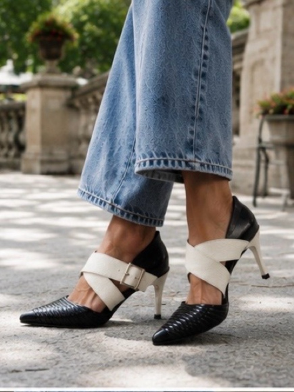 Louis Vuitton Black and Cream Pointed-Toe Strappy Kitten Heels Size 36.5